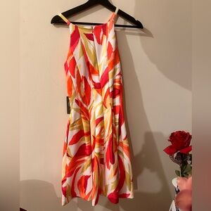 Vince Camuto New dress size 4, feels like a 6-8 US